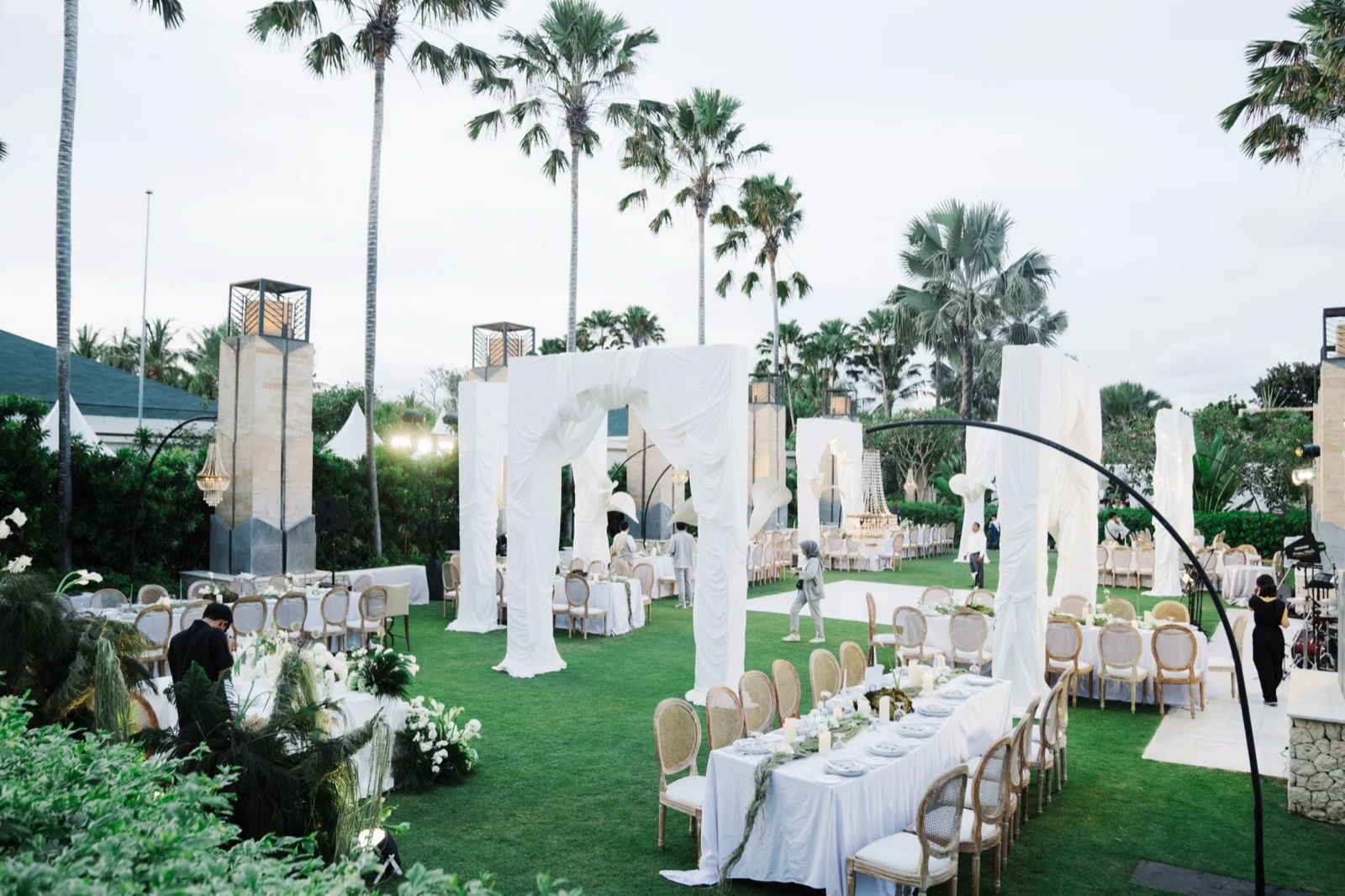 Classic White wedding decoration