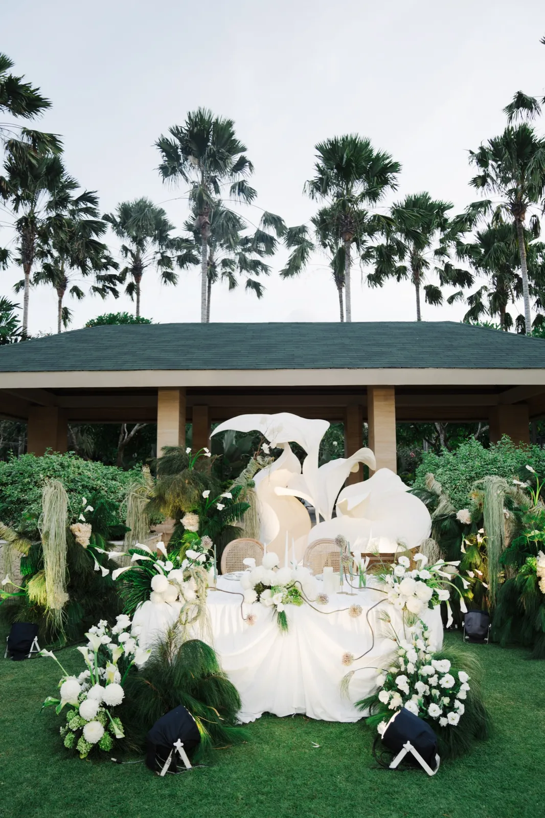 Classic White decoration 12