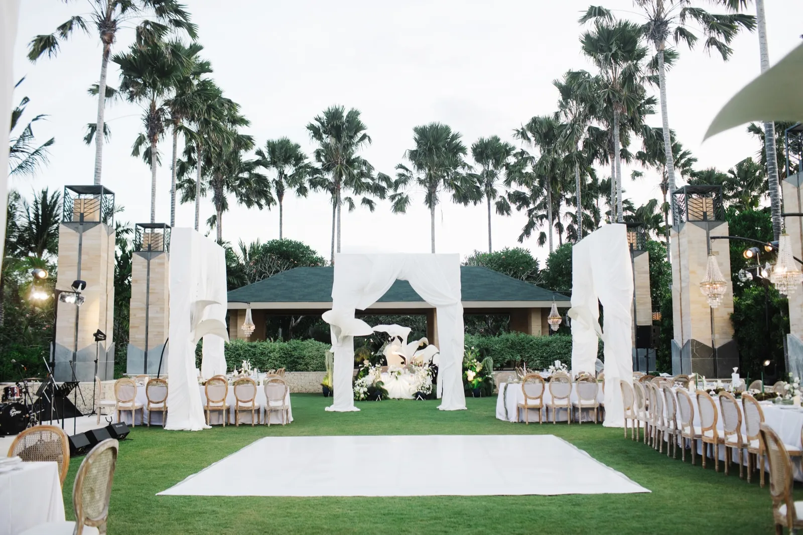 Classic White decoration 14