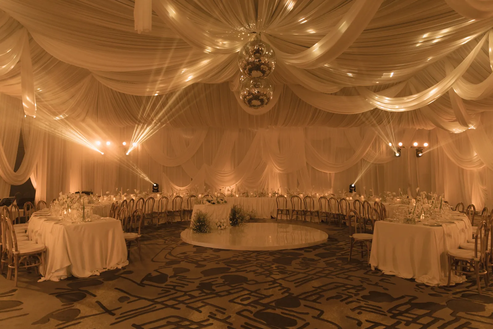 Classic White decoration 32