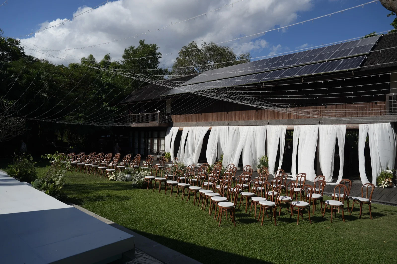 Intimate Garden wedding decoration